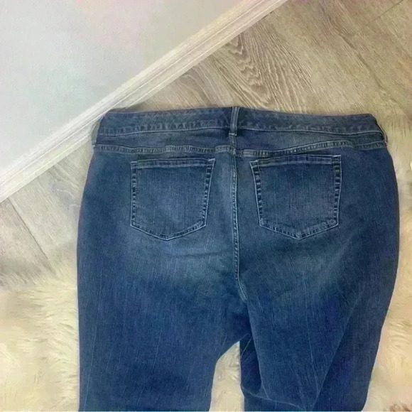 Torrid BOYFRIEND JEAN - VINTAGE STRETCH MEDIUM WASH lace distressing 22 - Picture 3 of 13